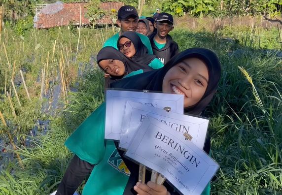Pelaksanaan Reboisasi Di Dusun Beku oleh Mahasiswa KKN Unwahas dan Warga Sekitar